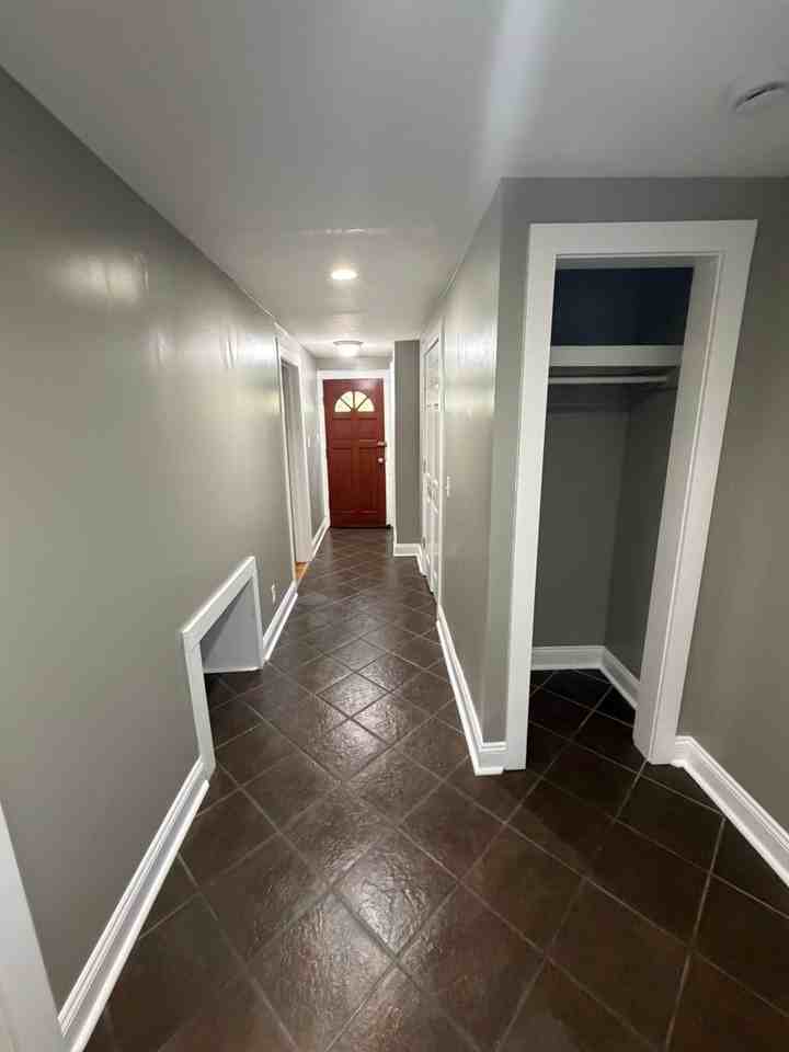 317 Mosley Dr - Photo 5 of 6