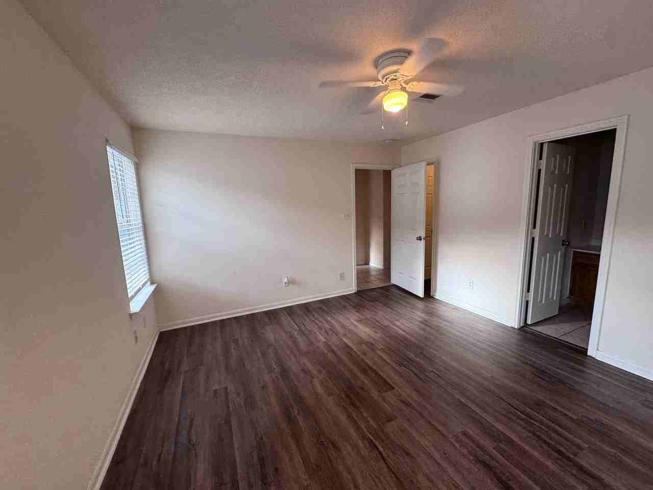 1210 Robert St - Photo 5 of 13