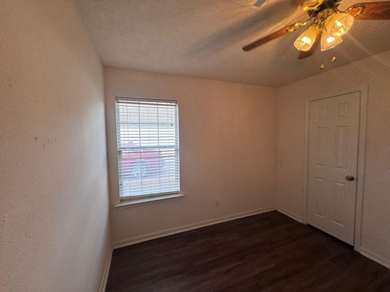 1210 Robert St - Photo 7 of 13