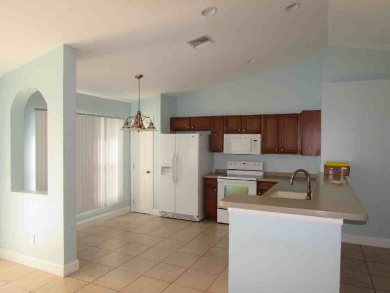 3818 20th St W - Photo 3 of 4