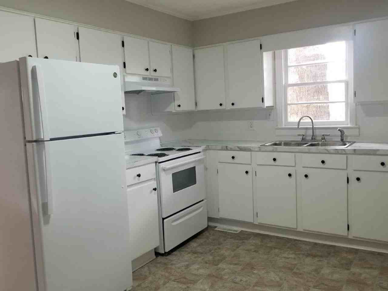 3821 E Ash St - Photo 6 of 18