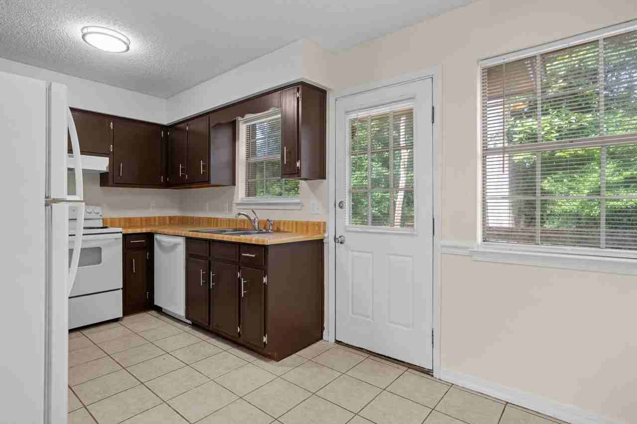 501 S Edgewood Cir #C - Photo 3 of 15