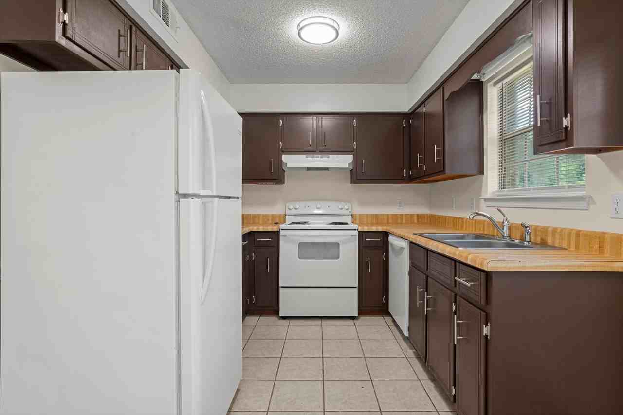 501 S Edgewood Cir #C - Photo 4 of 15
