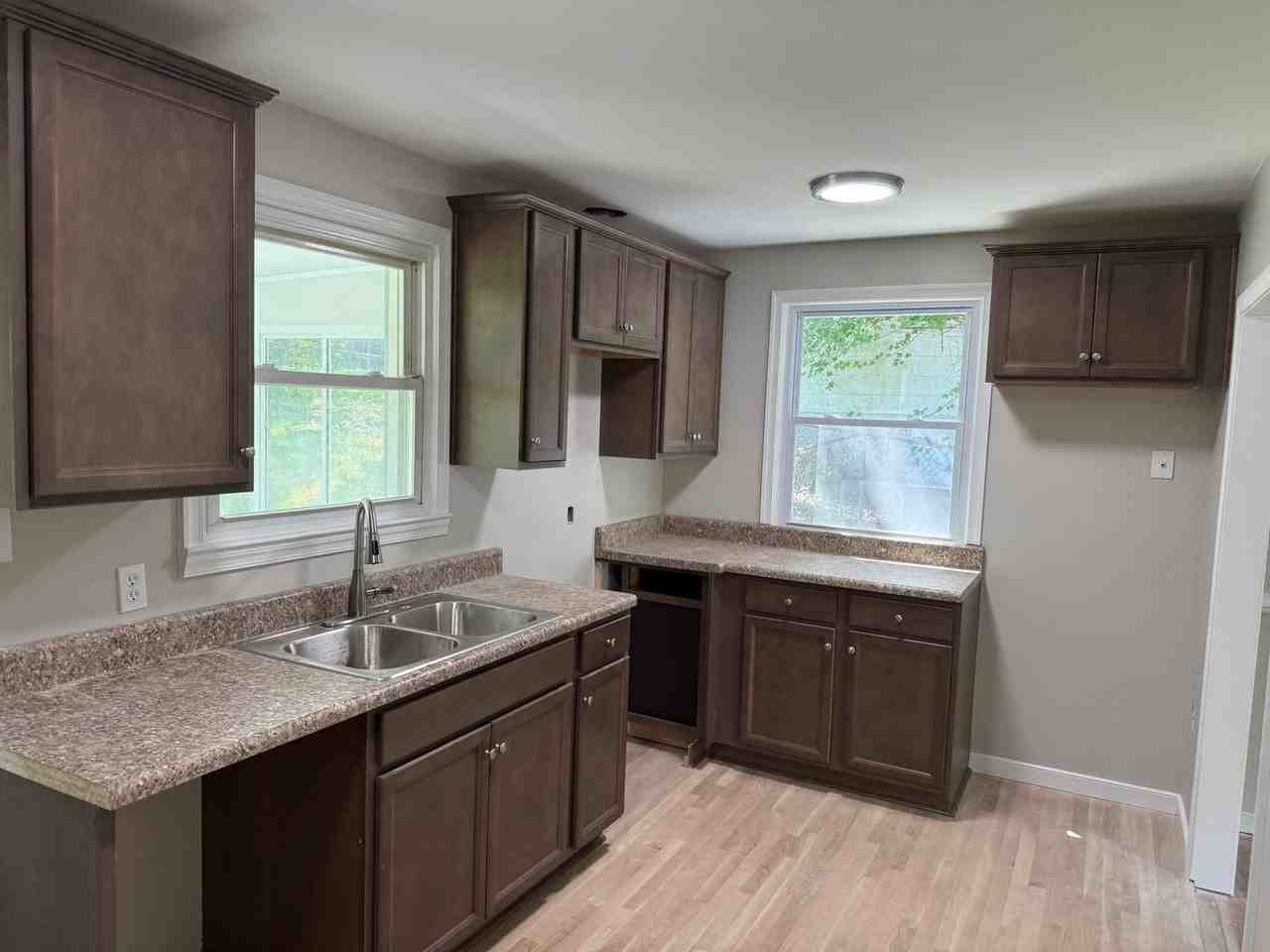 2404 Western St - Photo 3 of 5