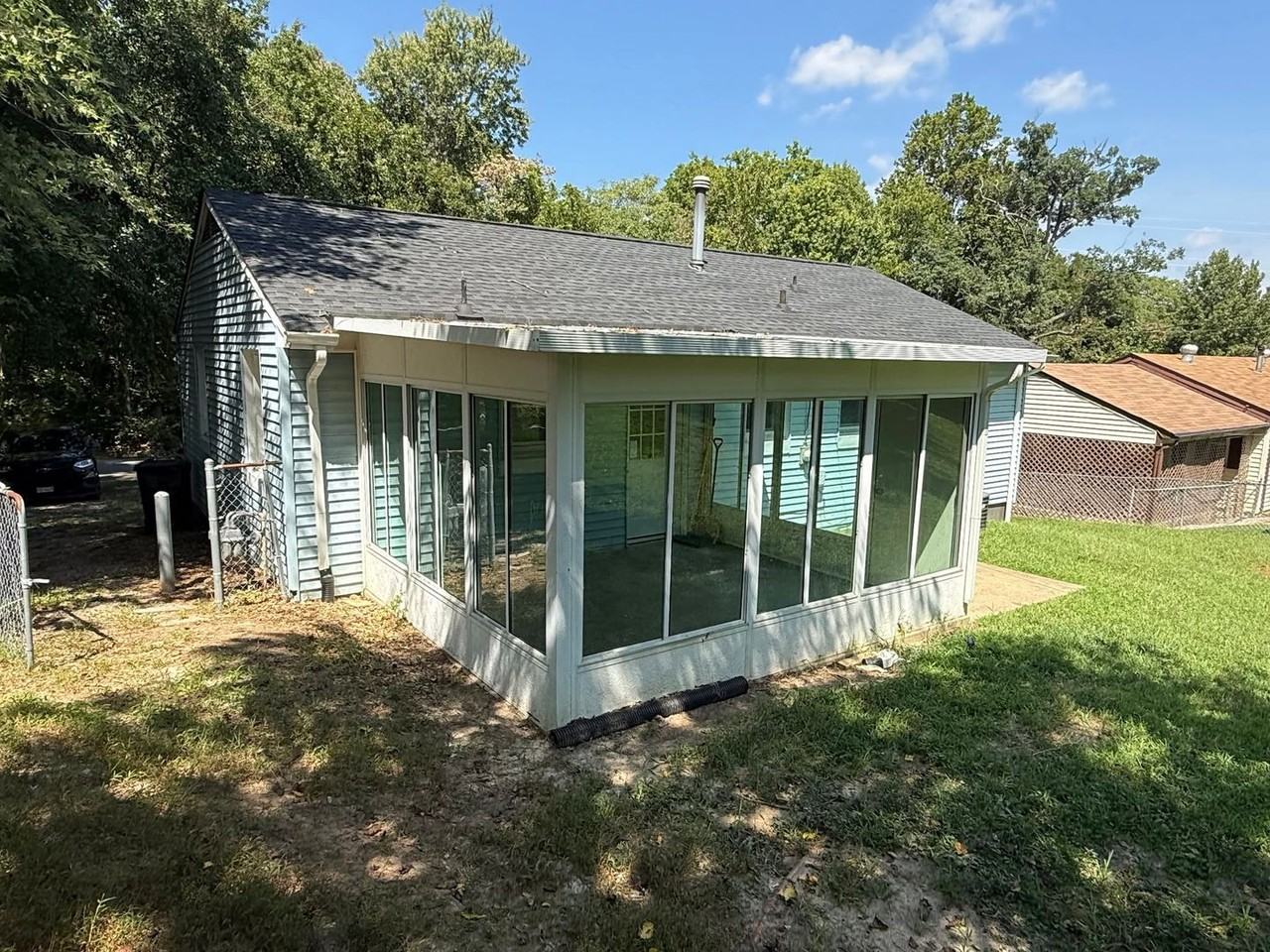 2404 Western St - Photo 5 of 5