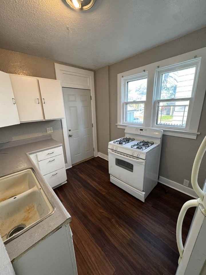 3106 Smith St - Photo 4 of 8