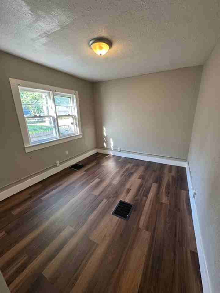 3106 Smith St - Photo 5 of 8