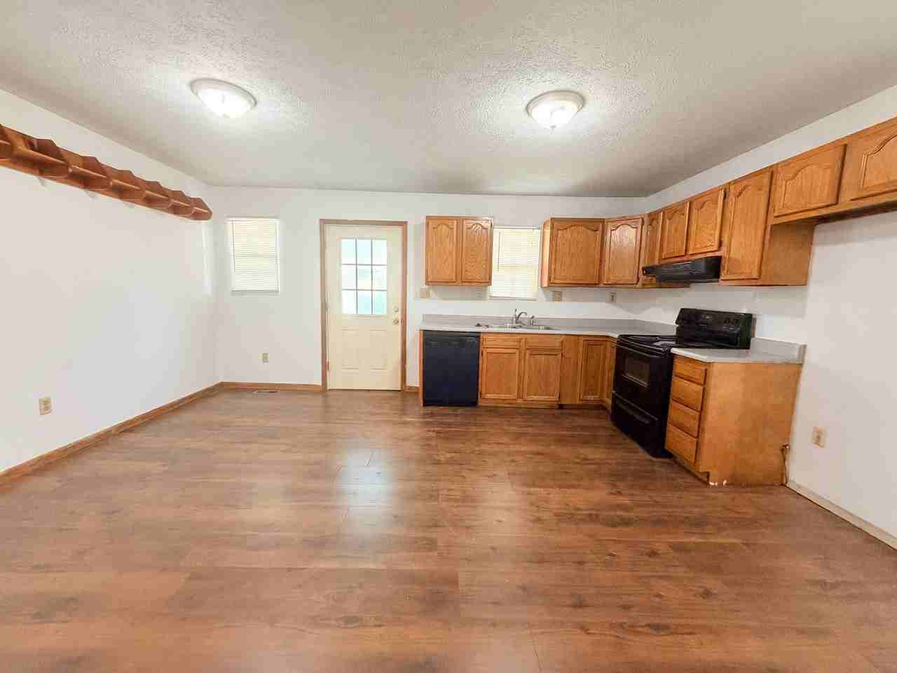 550 Wood St - Photo 7 of 17