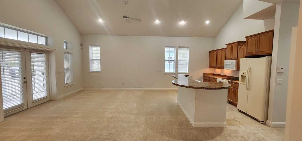 140 Island Cottage Way - Photo 4 of 37
