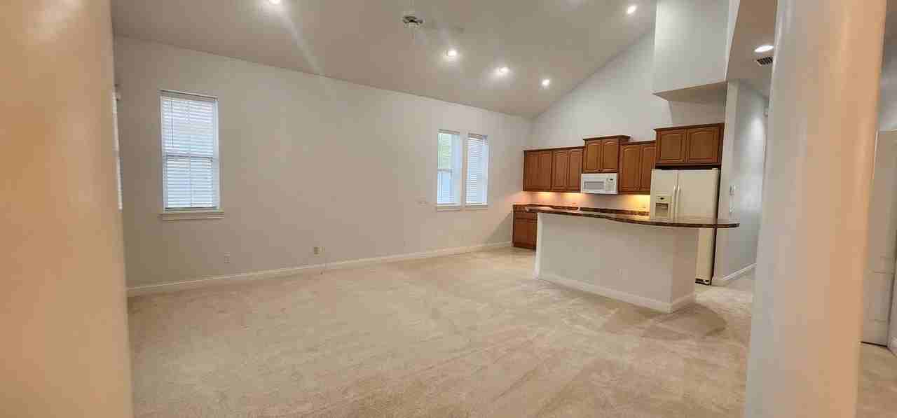 140 Island Cottage Way - Photo 5 of 37