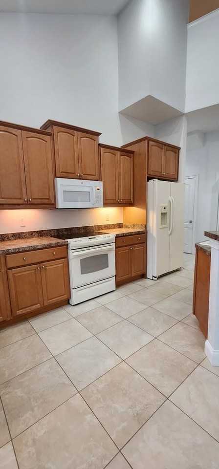 140 Island Cottage Way - Photo 7 of 37