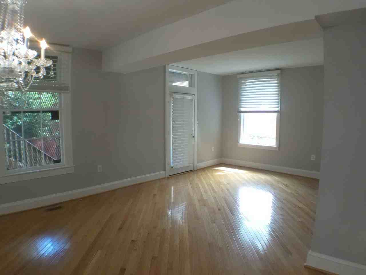14 E Mount Vernon Pl - Photo 2 of 17
