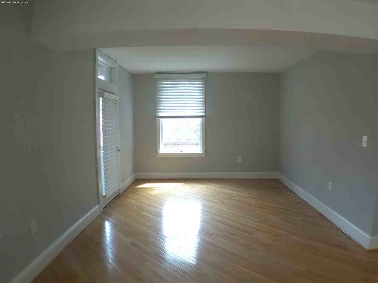 14 E Mount Vernon Pl - Photo 5 of 17