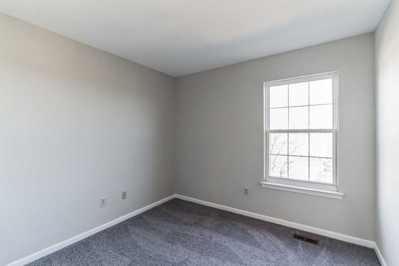 487 Fort Hill Cir - Photo 5 of 40