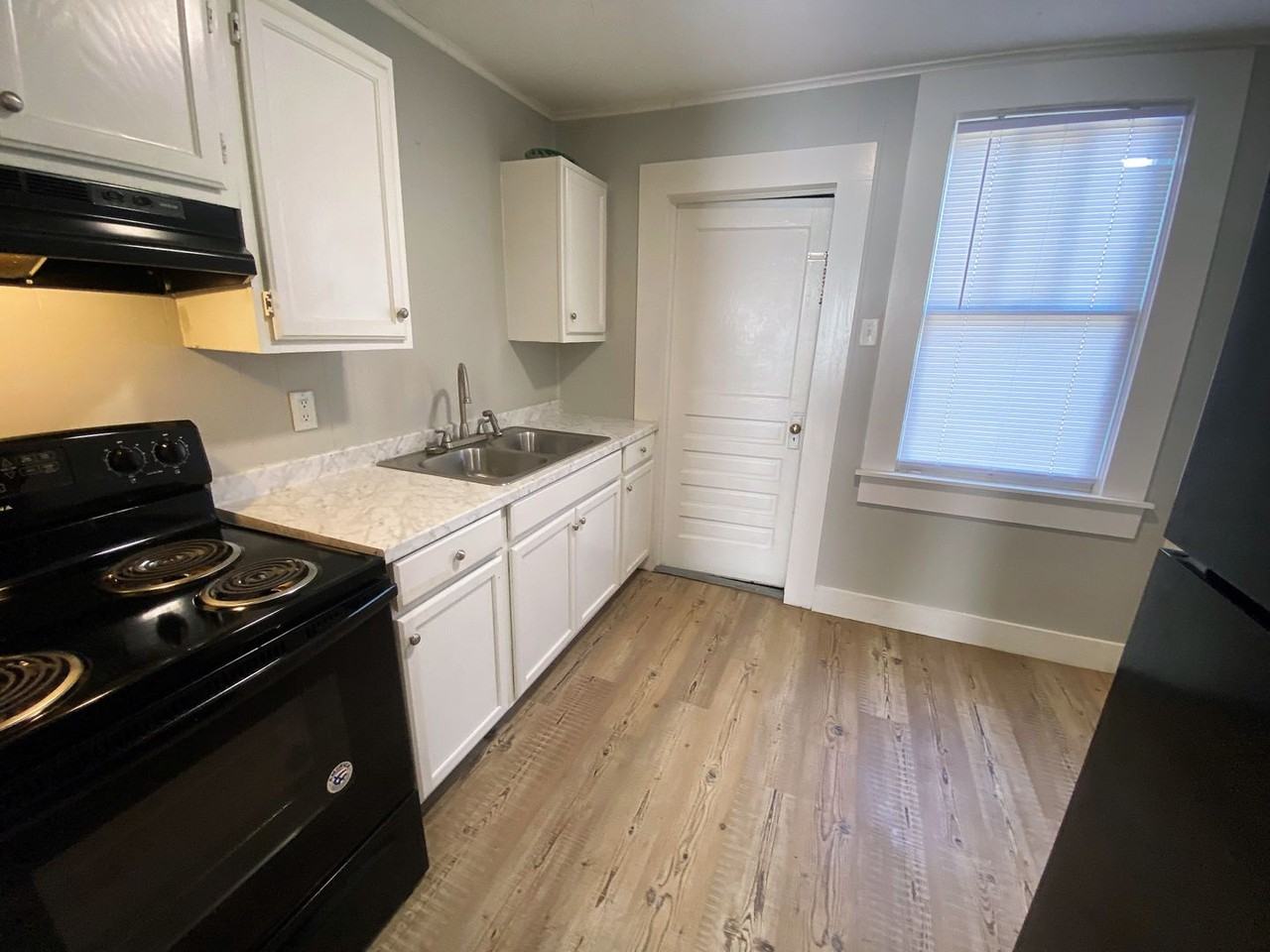 411 1/2 Pryce St - Photo 6 of 11