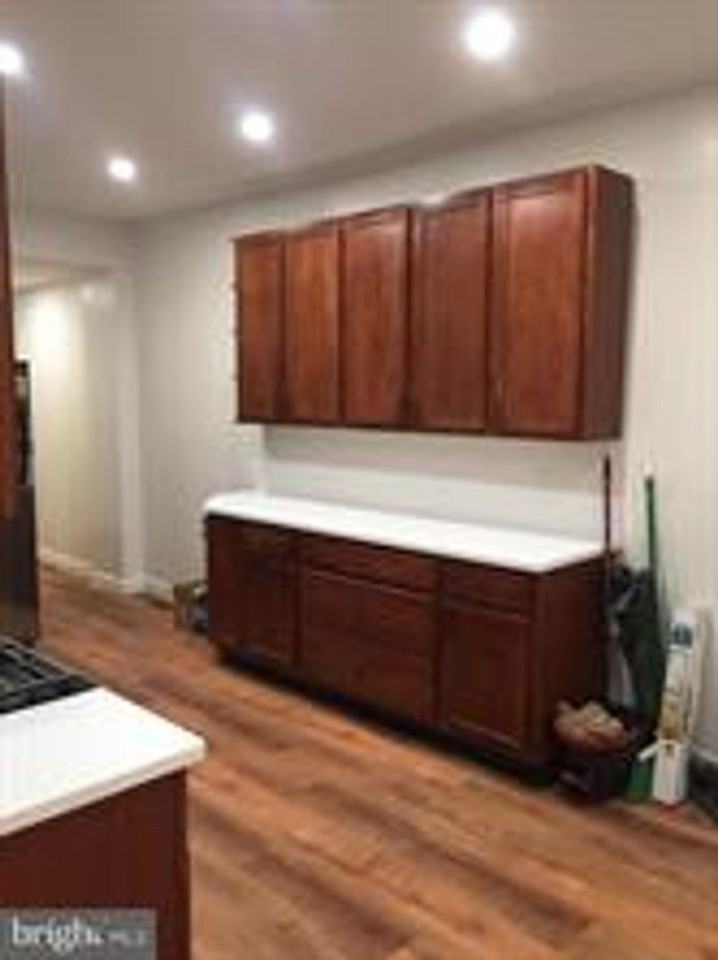 3739 Midvale Ave - Photo 6 of 27