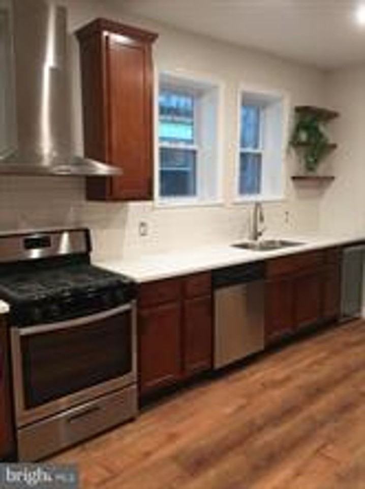 3739 Midvale Ave - Photo 7 of 27