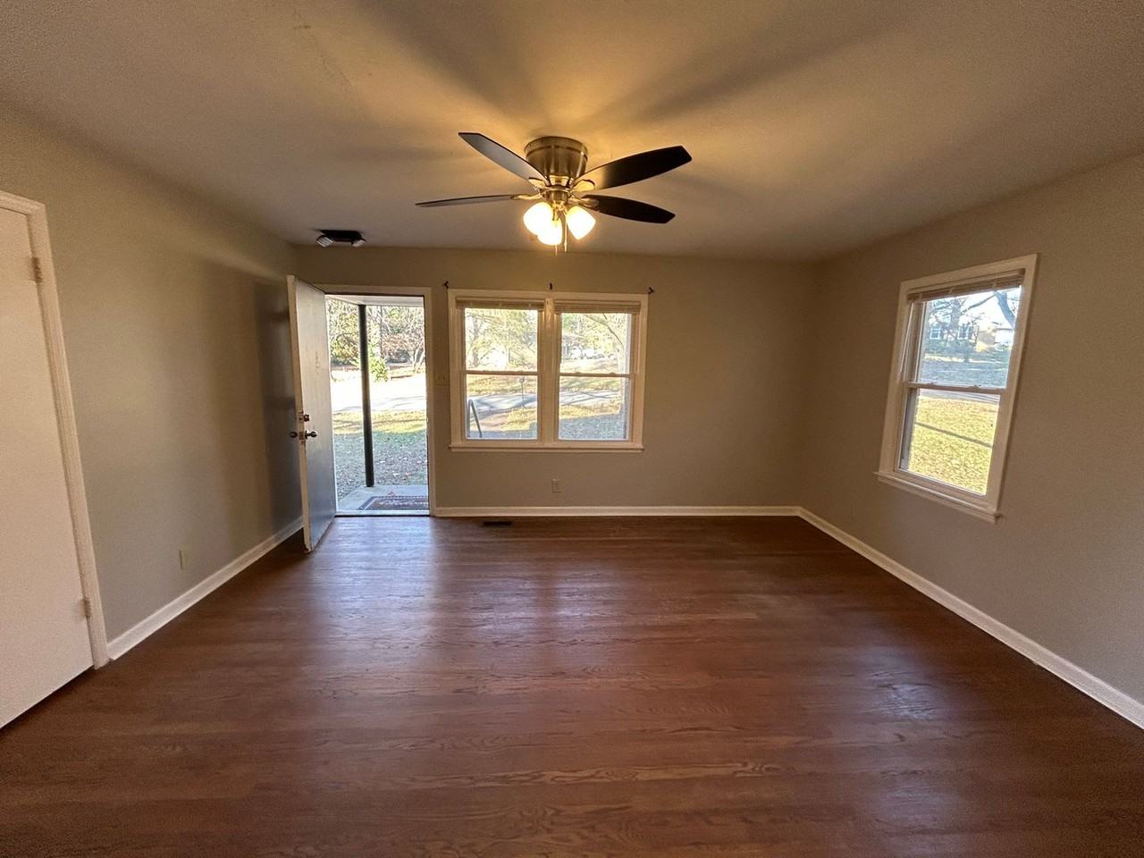 3901 Ellen Dr Nw - Photo 2 of 16