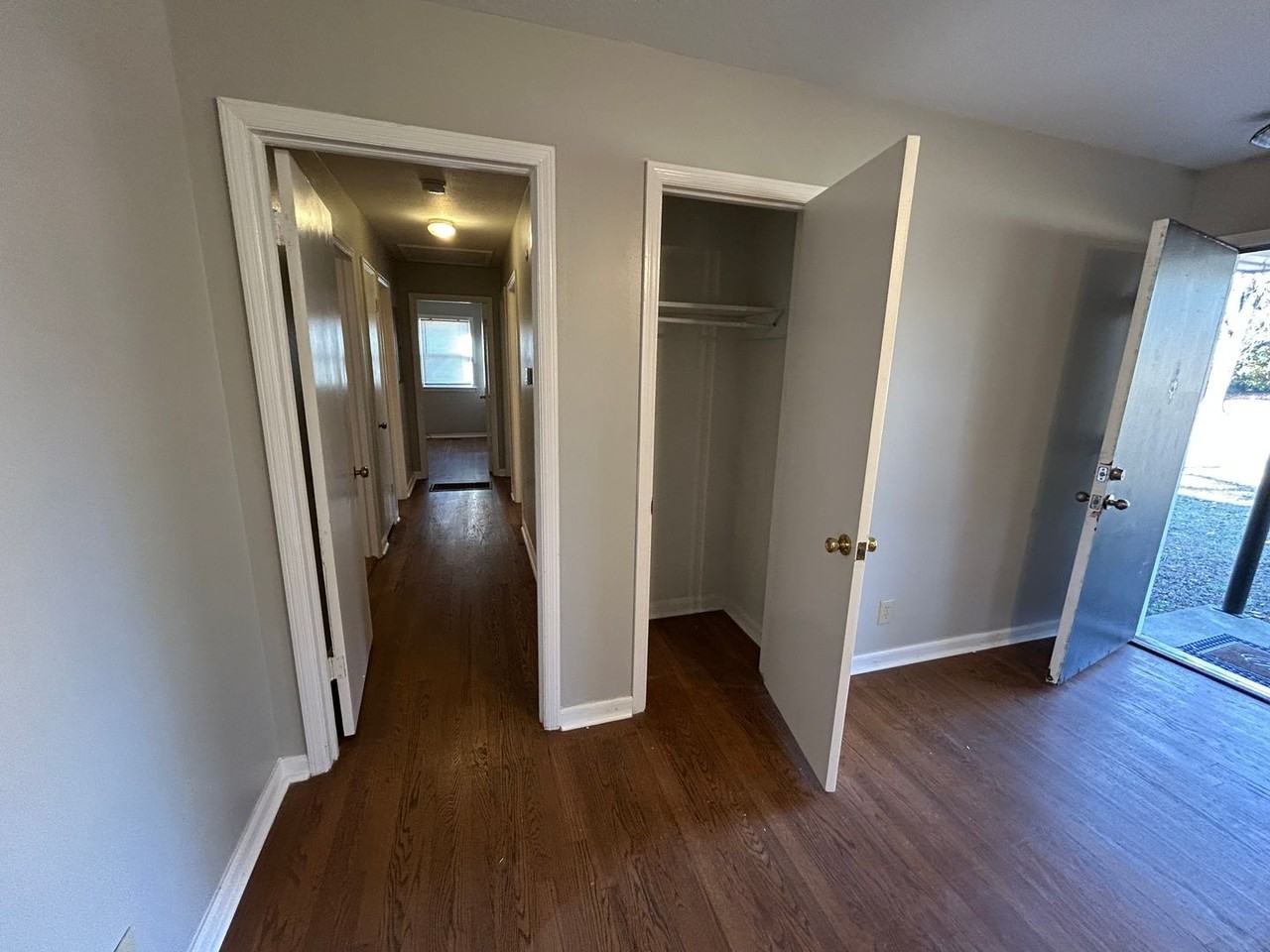 3901 Ellen Dr Nw - Photo 3 of 16