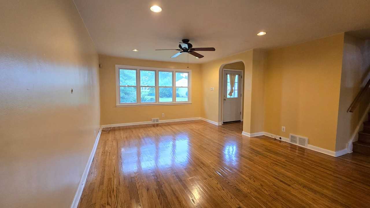 5319 Frosthoffer Ave - Photo 3 of 19