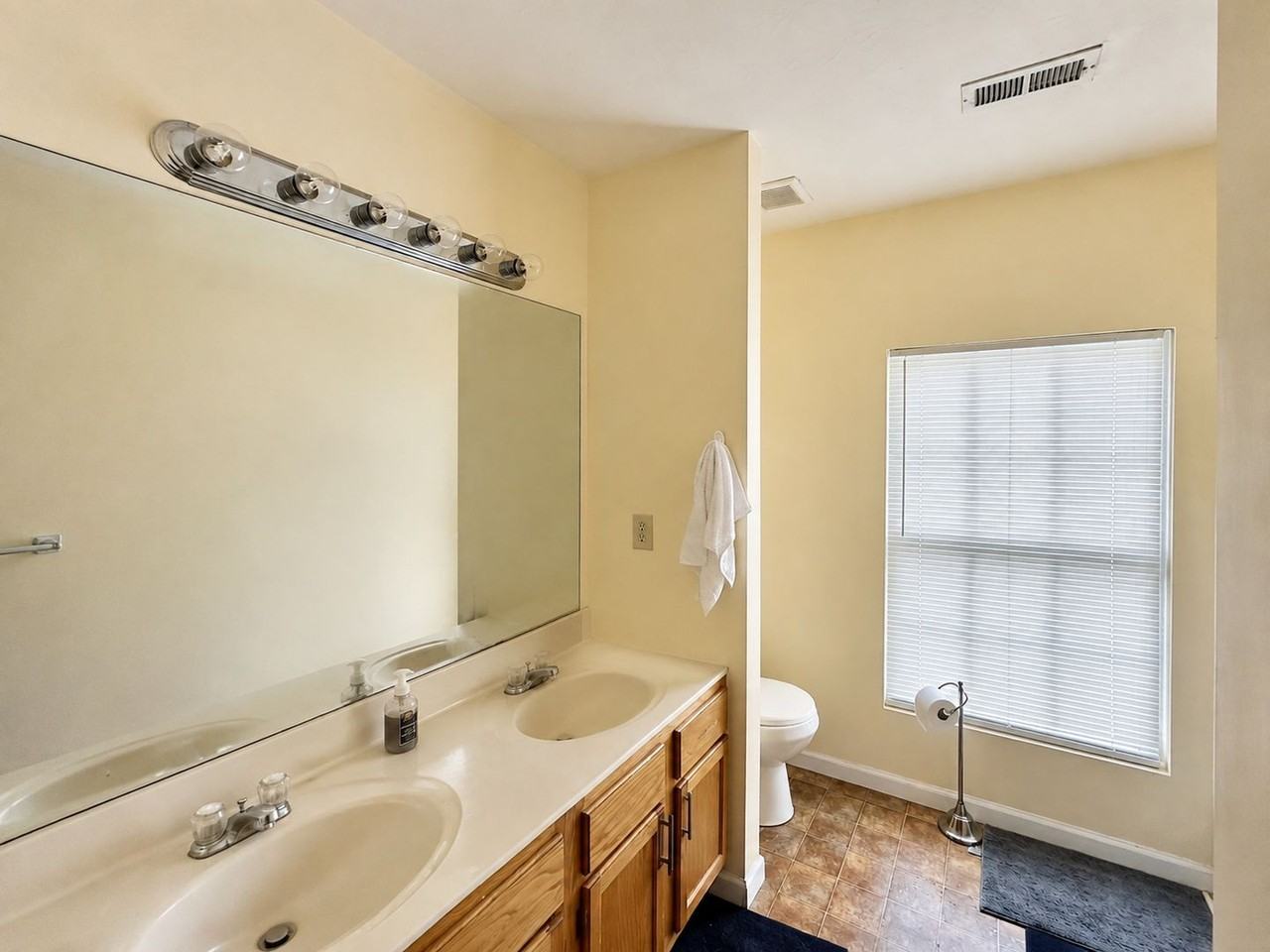 424 Woodland Ave #B - Photo 6 of 11