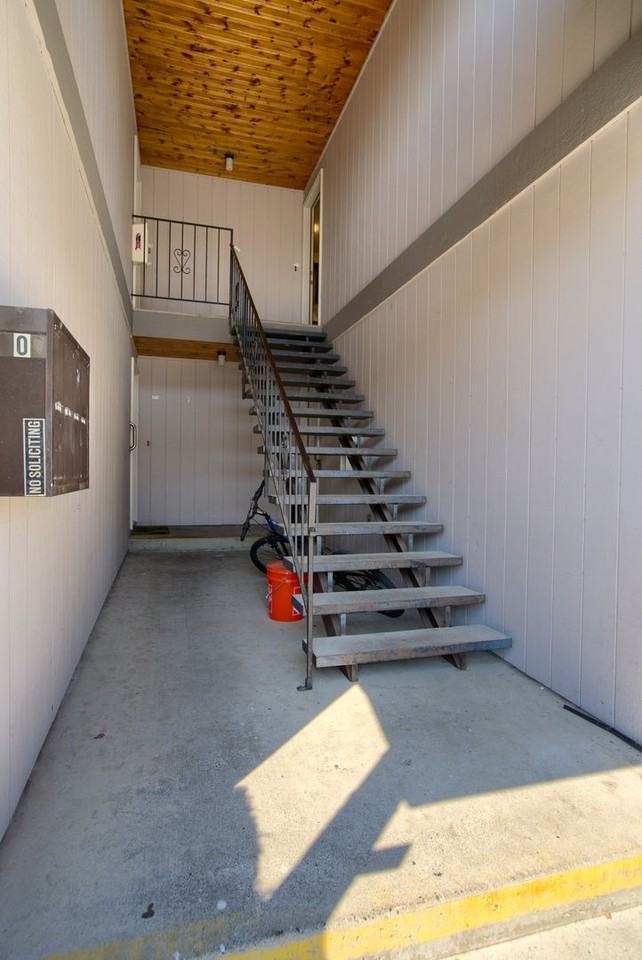 204 Lodean Dr Apt B - Photo 3 of 16