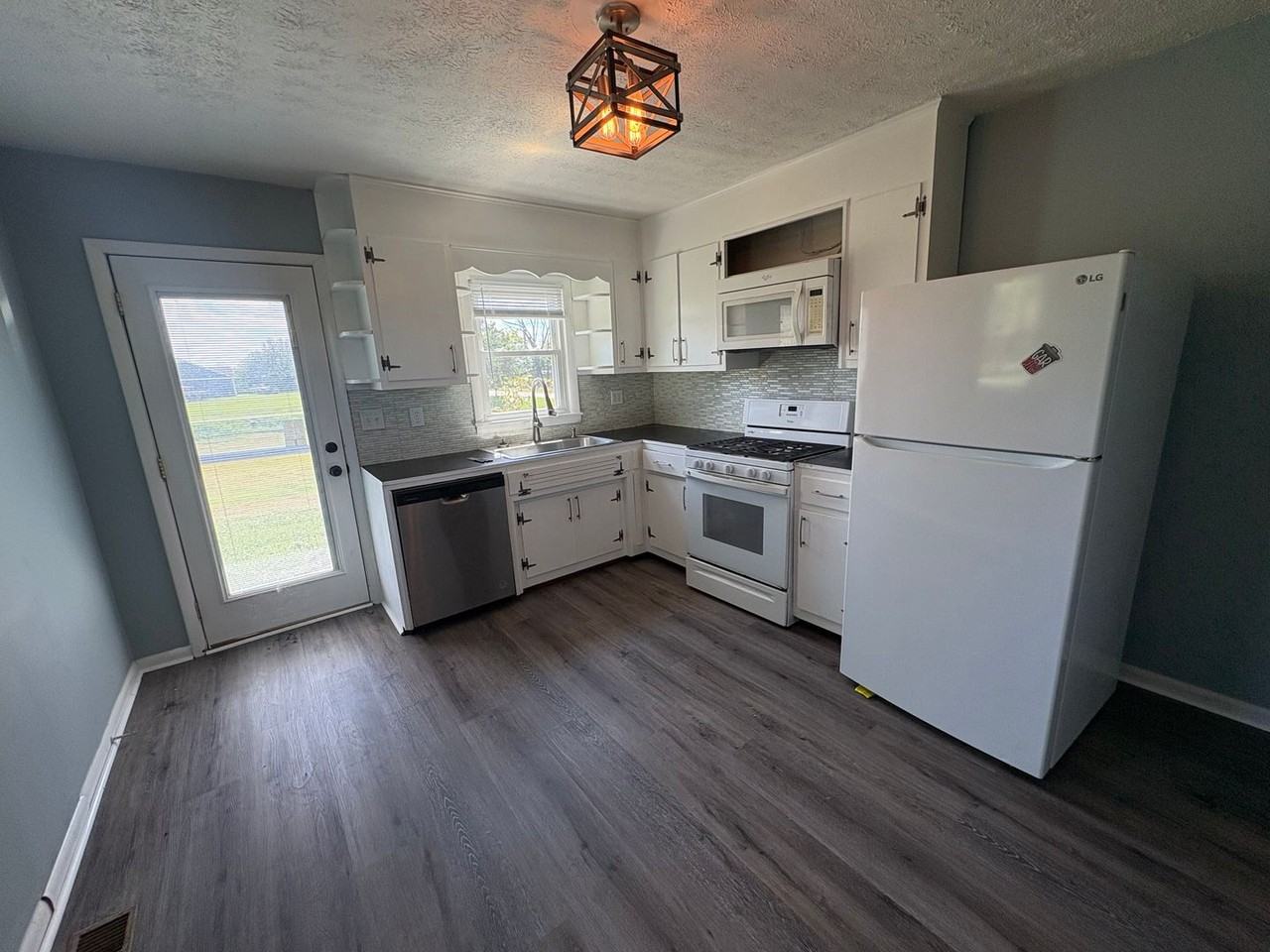 372 Lafferty Rd - Photo 3 of 9