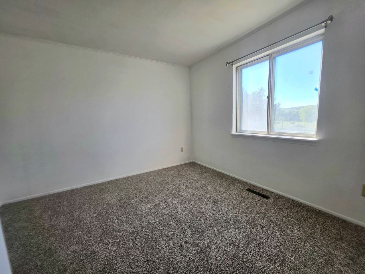 3279 Lunar Dr - Photo 4 of 19