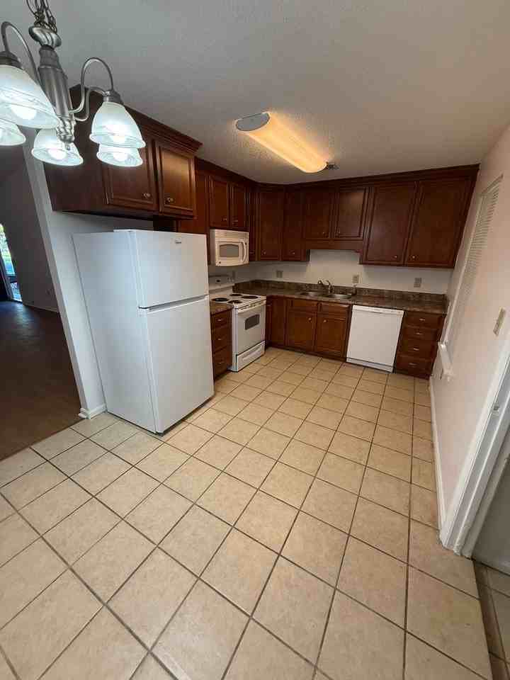 177A Pelham Dr - Photo 4 of 11