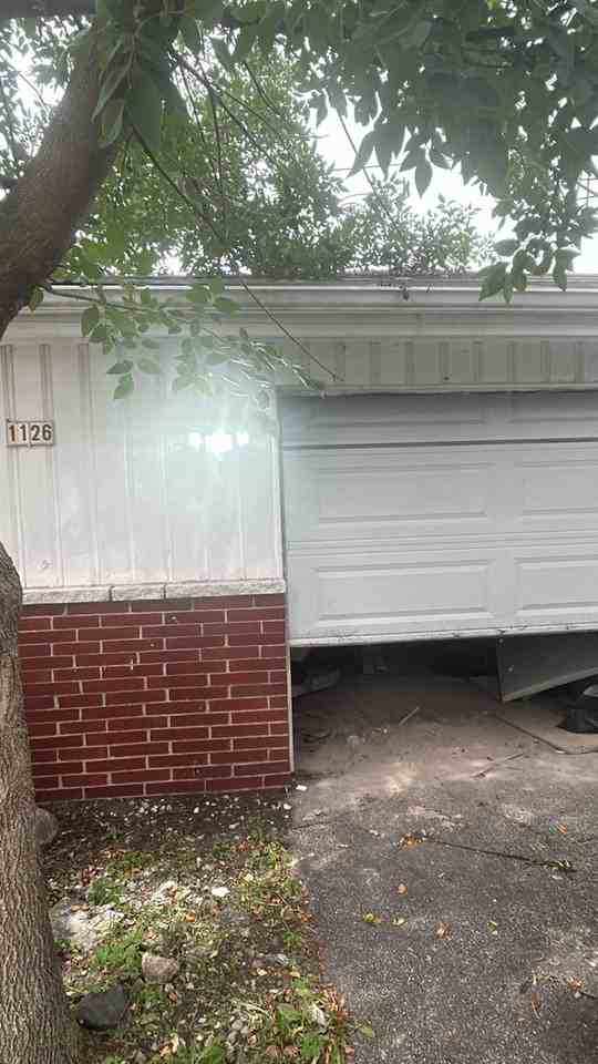 1126 Spruce St - Photo 2 of 3