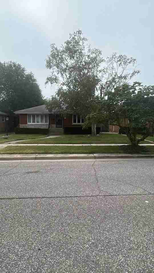 1126 Spruce St - Photo 3 of 3