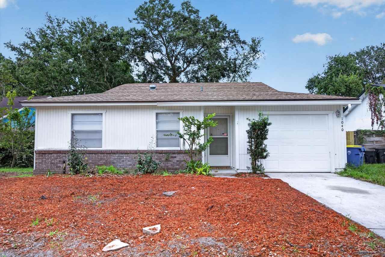 1040 Willow Cove Ct E - Photo 2 of 30