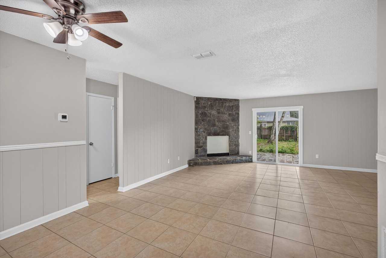 1040 Willow Cove Ct E - Photo 6 of 30