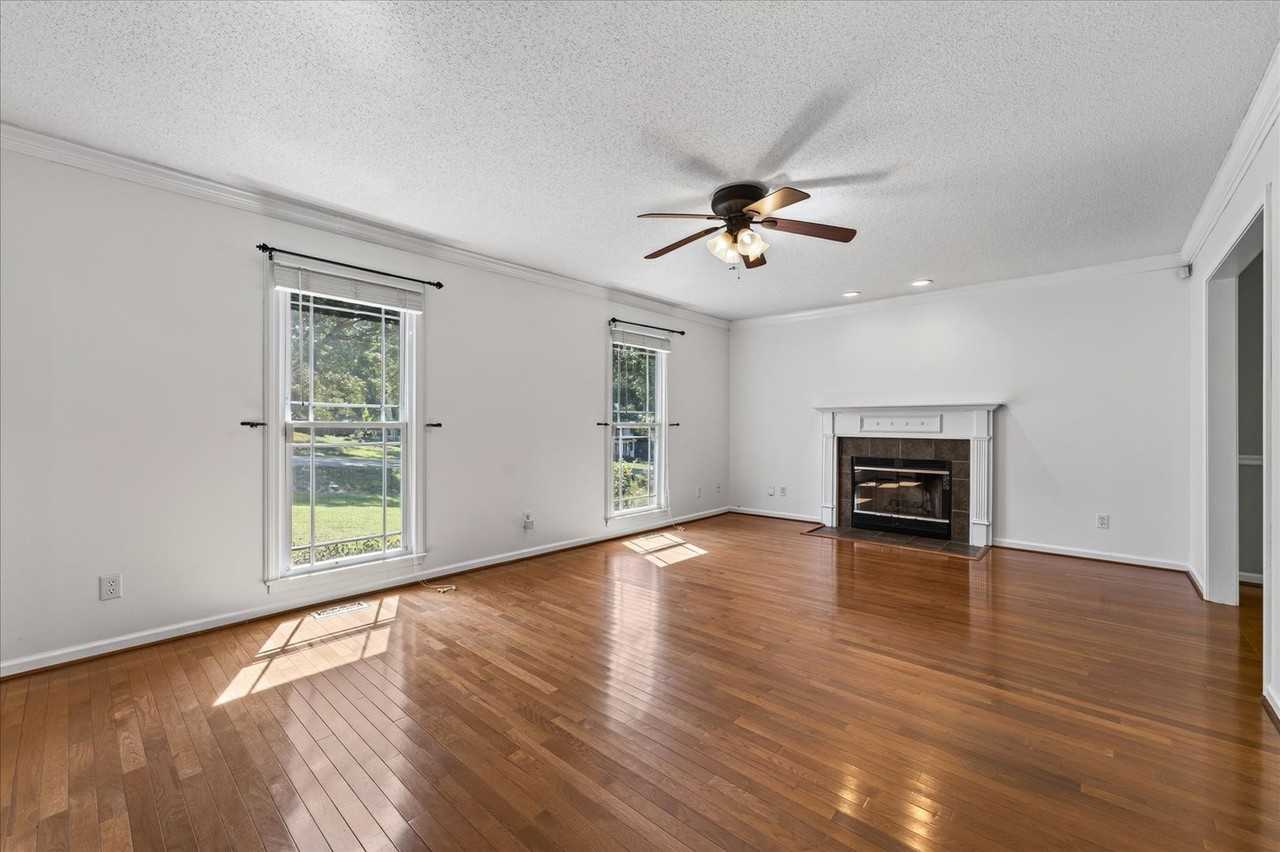 3431 Laurelwood Trl - Photo 6 of 39