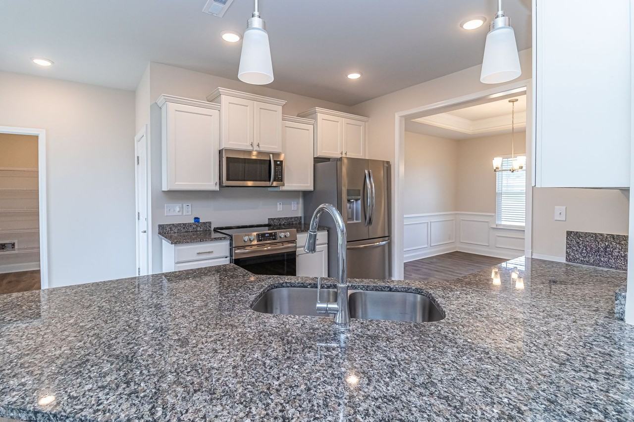 110 Isleworth Ct - Photo 7 of 32