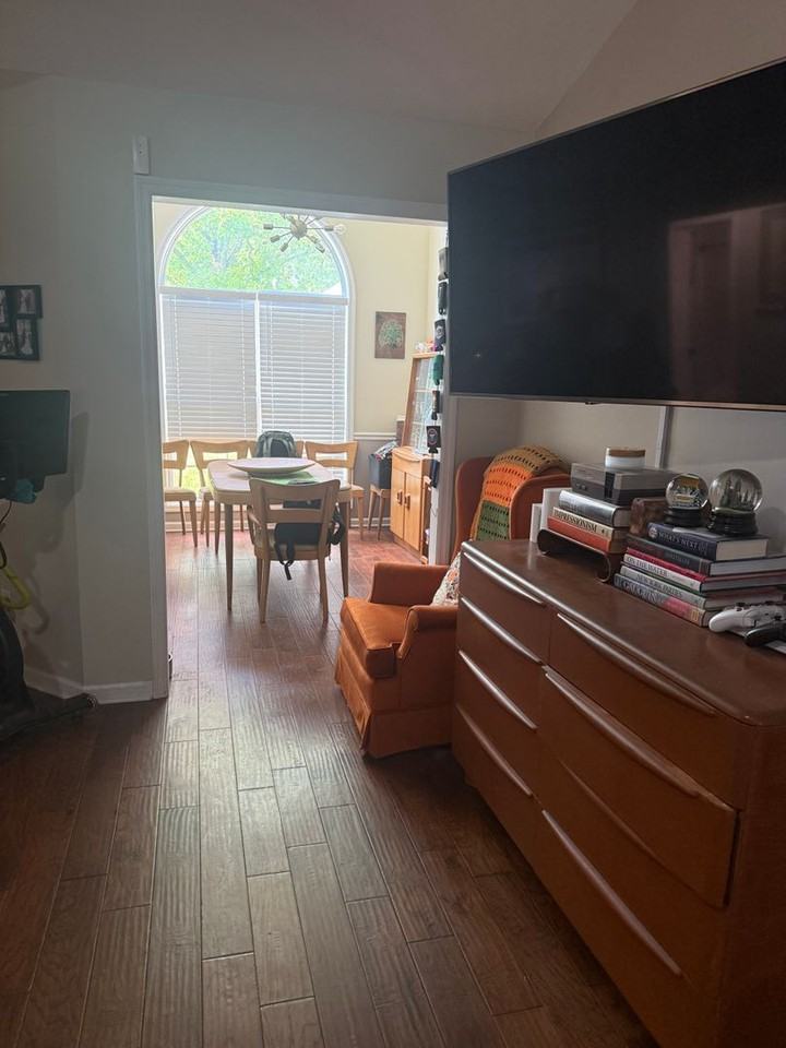 2145 Franklin St - Photo 4 of 13