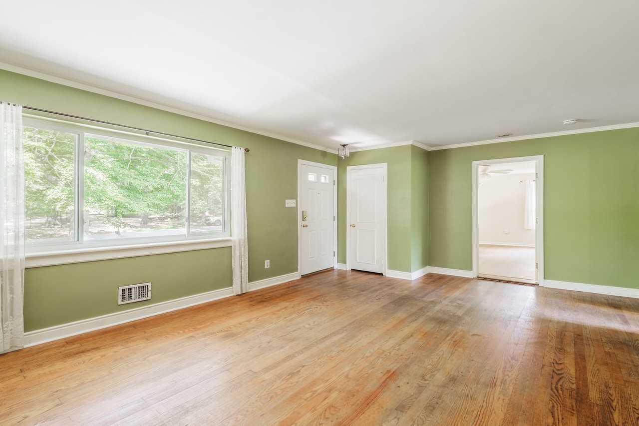 8815 Gem St - Photo 3 of 30