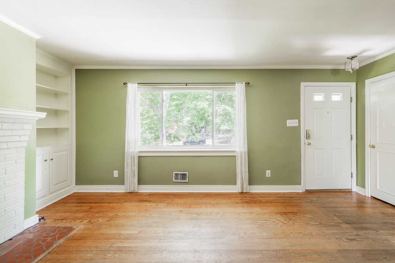 8815 Gem St - Photo 4 of 30