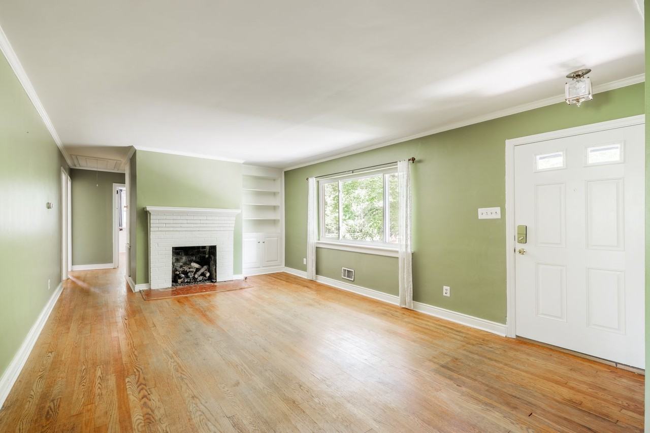 8815 Gem St - Photo 5 of 30