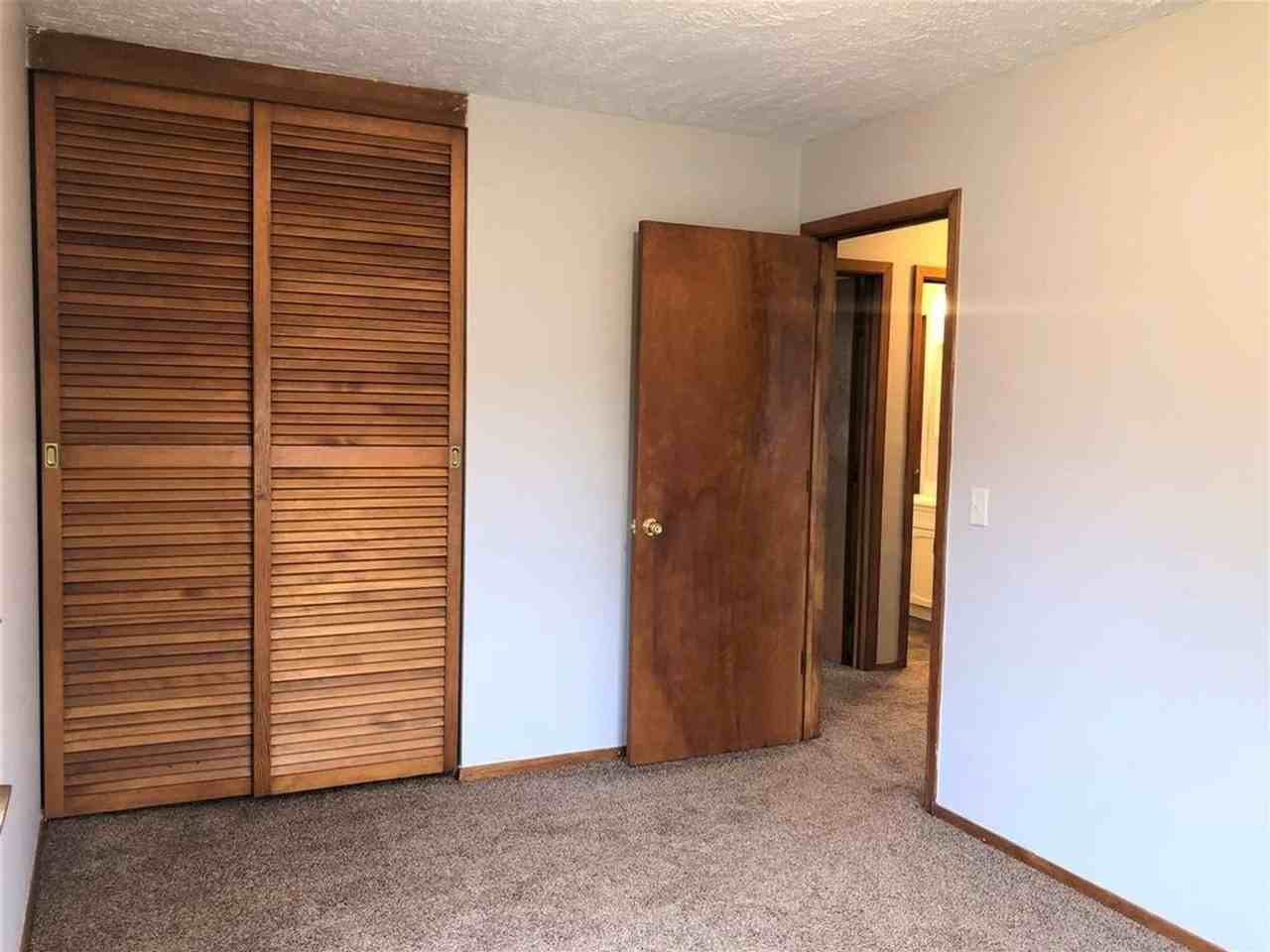 711 S Dixon Rd - Photo 5 of 9