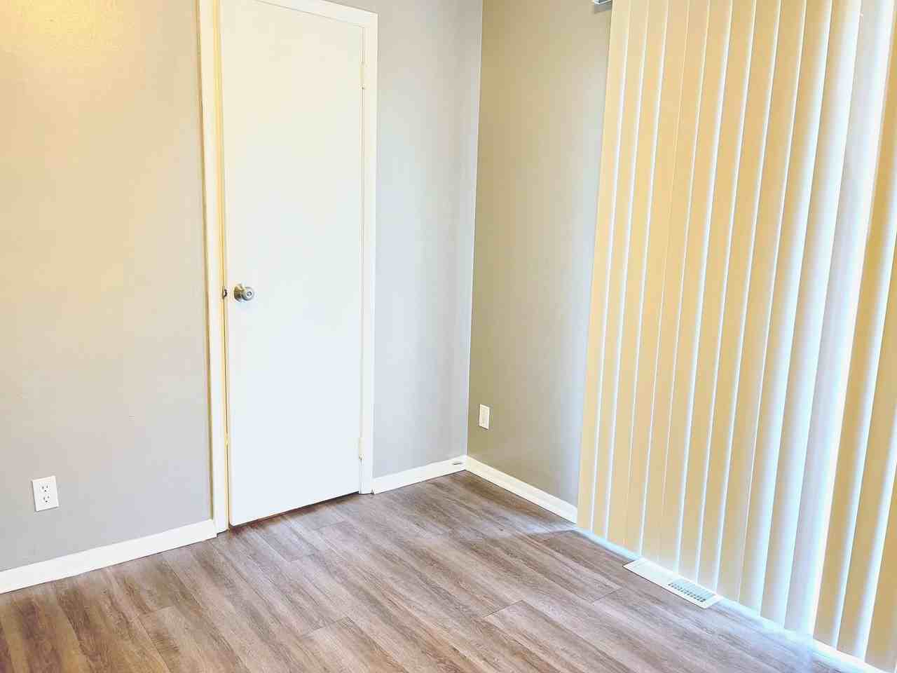 504 FairFax Townhomes / Apartments - Photo 4 of 23