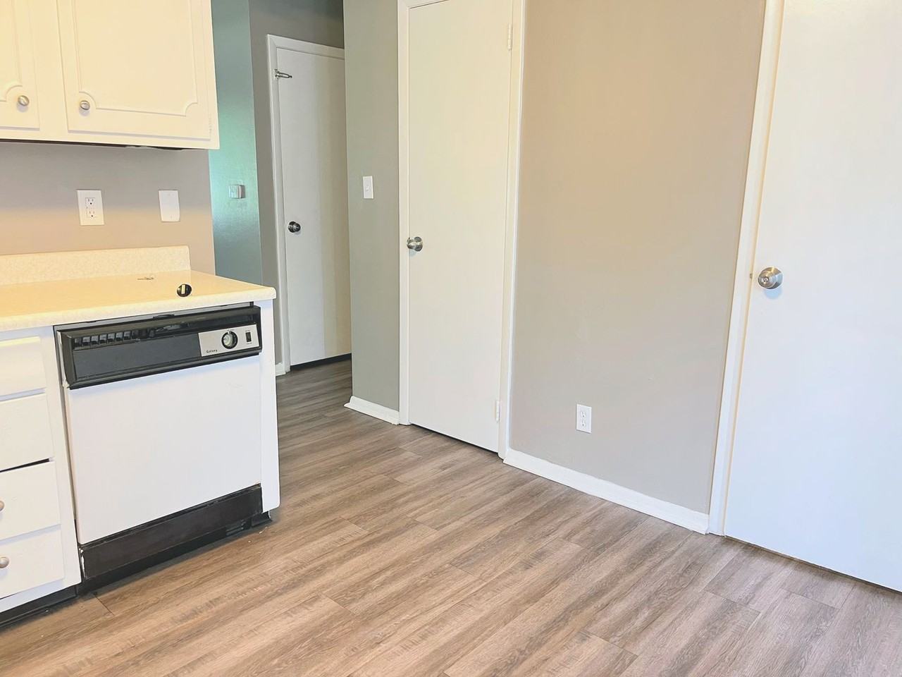 504 FairFax Townhomes / Apartments - Photo 5 of 23