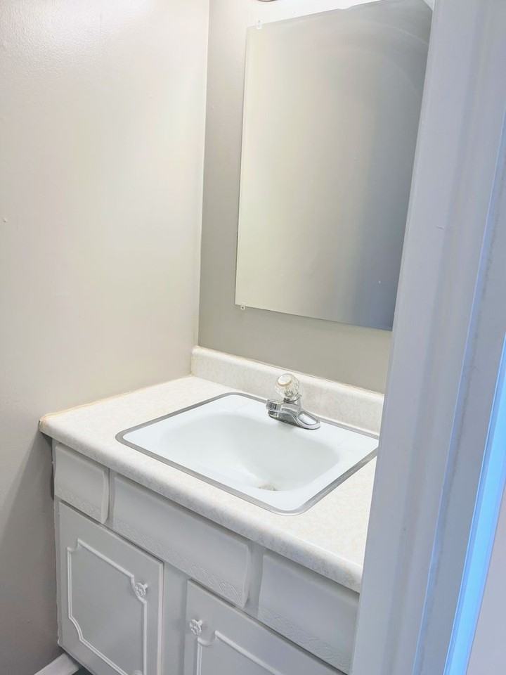 504 FairFax Townhomes / Apartments - Photo 6 of 23