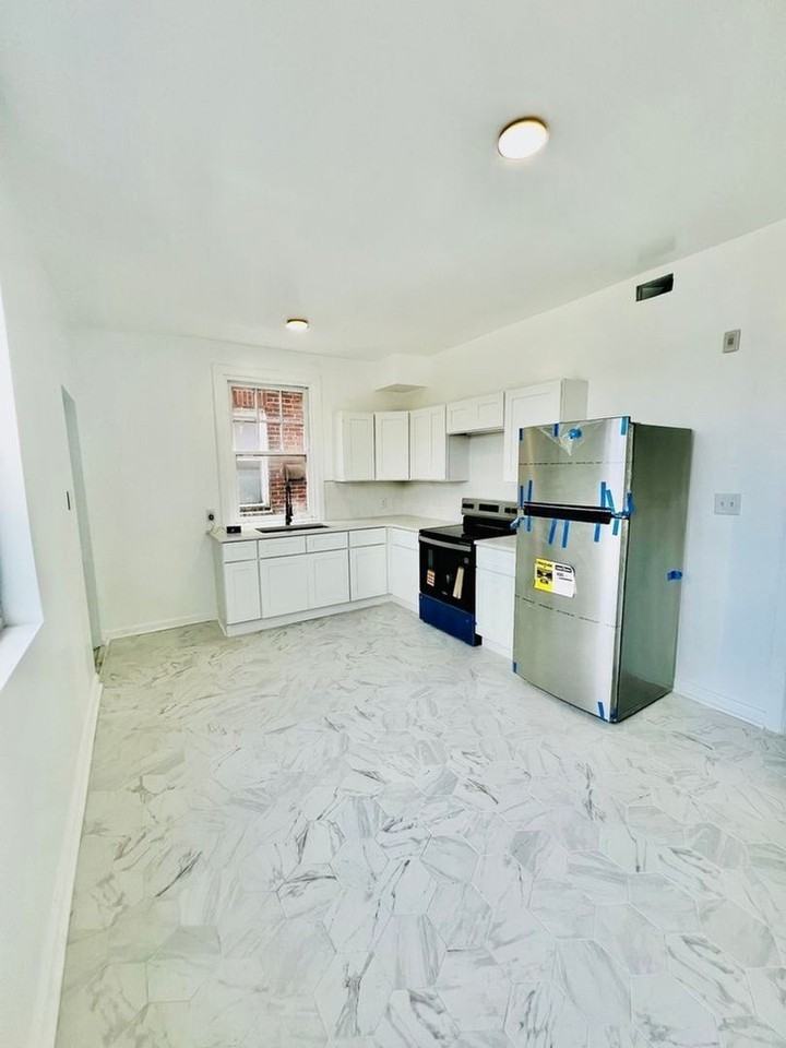 7607 Ogontz Ave - Photo 5 of 11