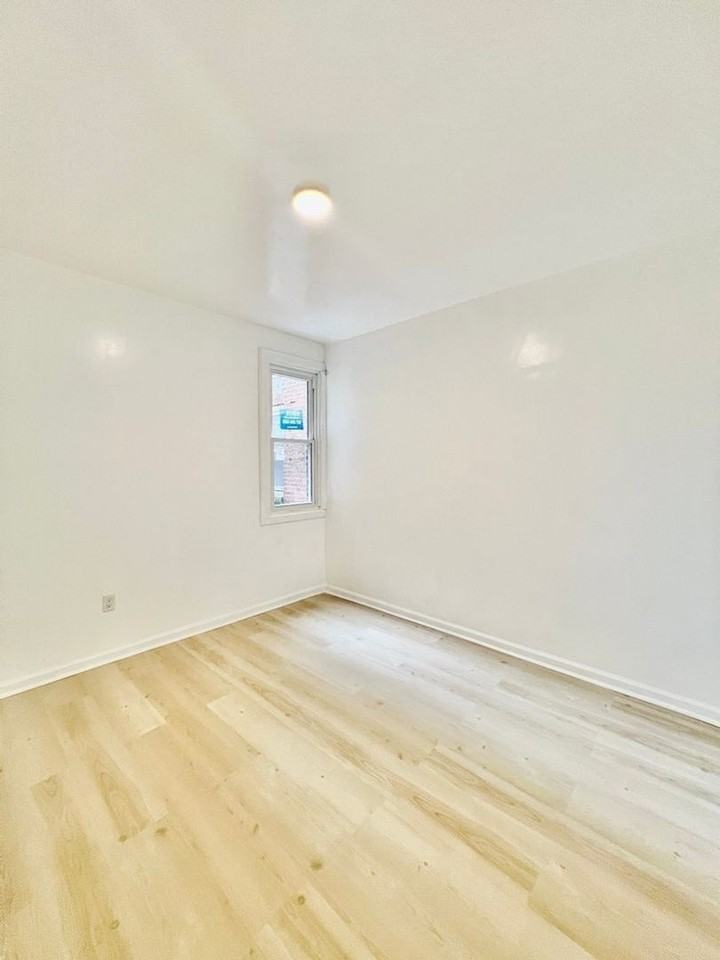 7607 Ogontz Ave - Photo 7 of 11