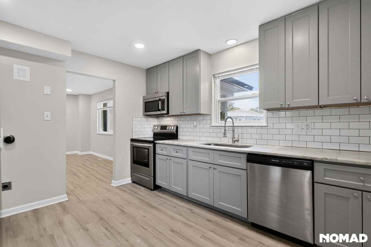 1007 Grant St - Photo 4 of 30