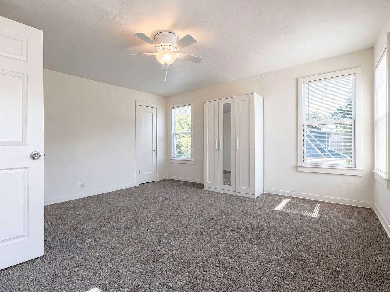 1310 S 21st St #B - Photo 3 of 9