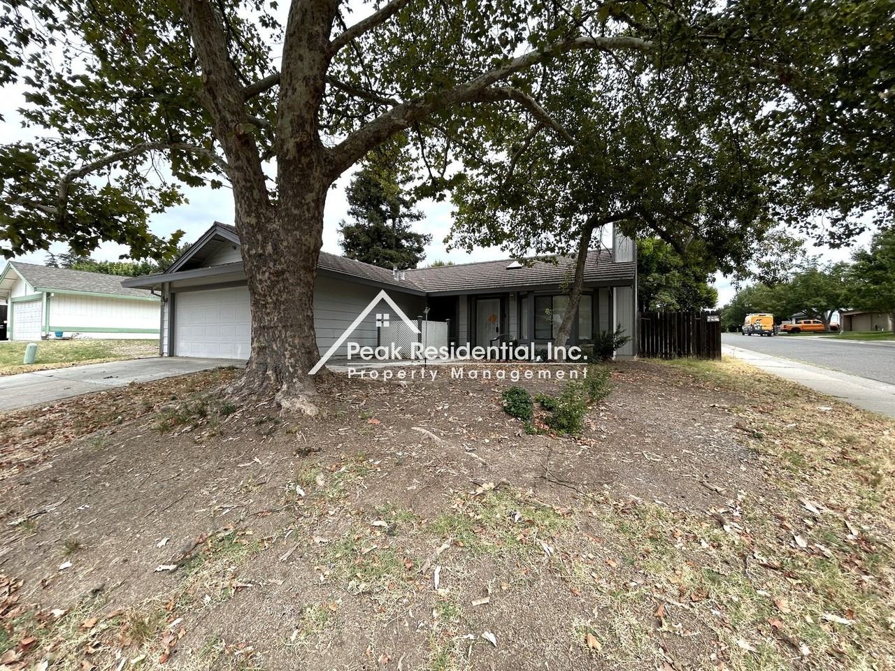 7400 Martignetti Ct - Photo 2 of 29