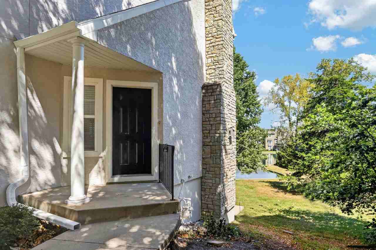 15914 W 91st Ter - Photo 2 of 24
