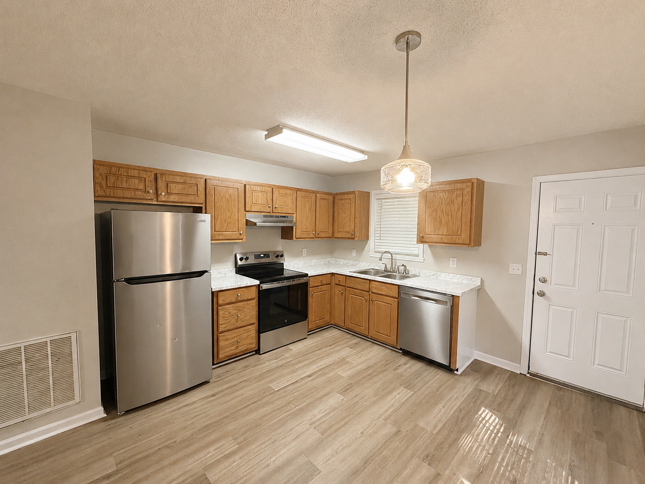308 E Gilbreath St - Photo 3 of 17